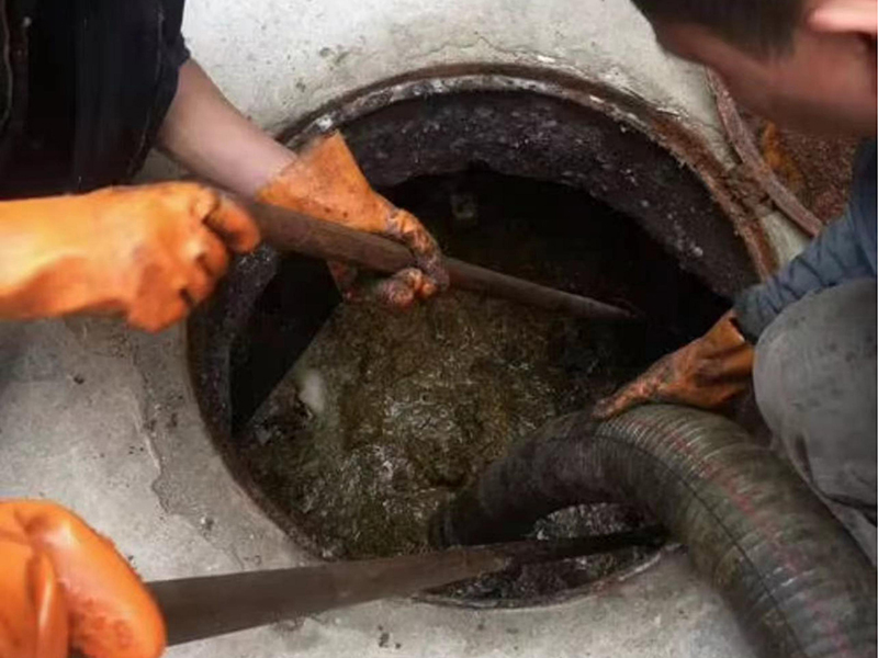 治多清理化粪池时如何避免沼气的危害?